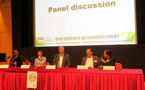 (From the left) Mr. Elango VELAUTHAM, Deputy Director, Singapore Botanic Gardens, Ms. Deborah KUH, Head of Greening, Landscape & Tree Management Section, Development Bureau, The Government of the HKSAR, Prof. Stephen BLACKMORE, Queen's Botanist and Honorary Fellow, Royal Botanic Garden Edinburgh, Prof. JIM Chi Yung, Chair Professor, Department of Geography, University of Hong Kong, and Dr. Caroline Law, Teaching Fellow, Faculty of Design and Environment, THEi, answered the questions from audience and presented their research in Singapore, Hong Kong and England. 